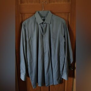 Van Heusen men’s dress shirt